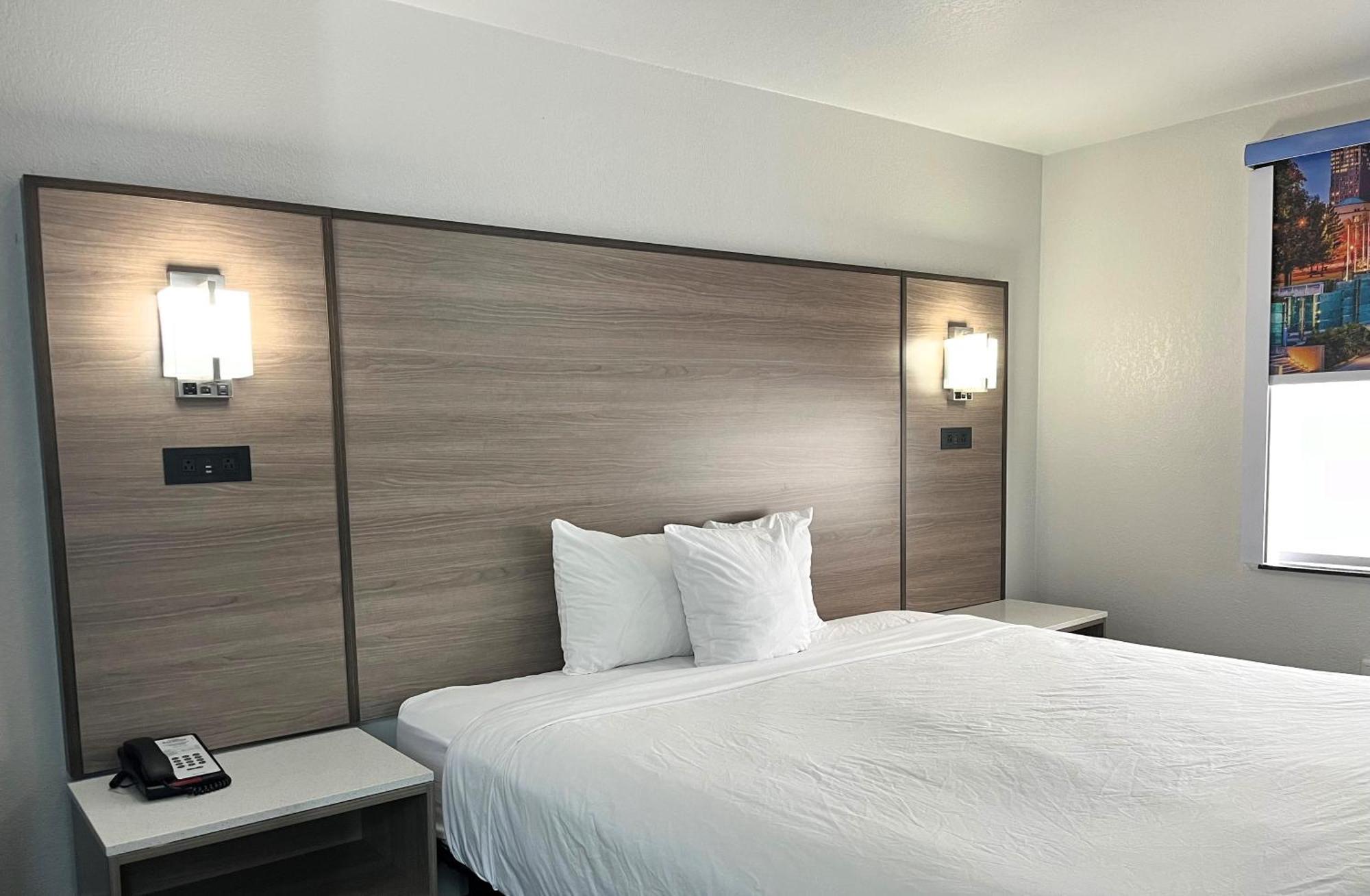 Baymont By Wyndham Indianapolis Northeast Hotel Eksteriør billede
